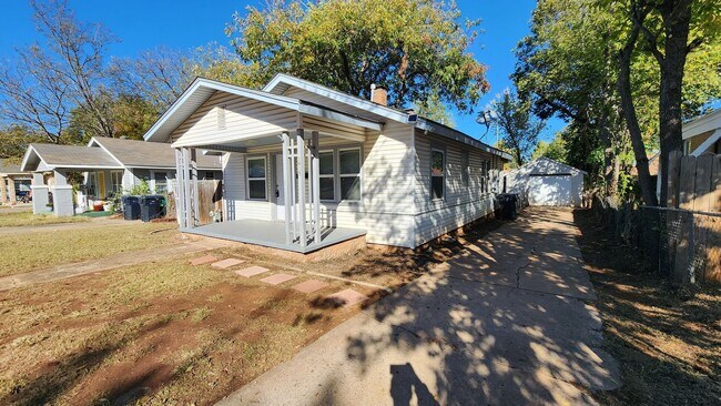 Foto del edificio - Cozy 2 Bedroom 1 Bath Bungalow!  Great Loc...