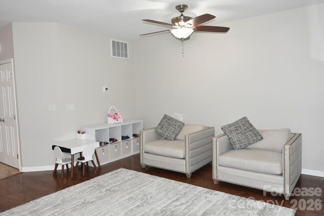 Building Photo - 6985 Honey Tree Ln