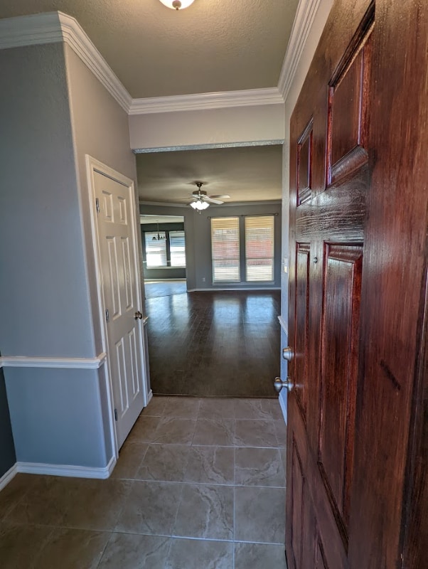 Building Photo - 1720 Lakeway Dr