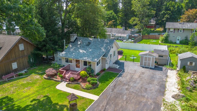 welcome home - 205 Winetka Rd