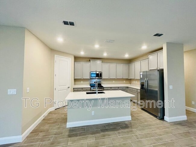 Building Photo - 122 Monthaven Dr