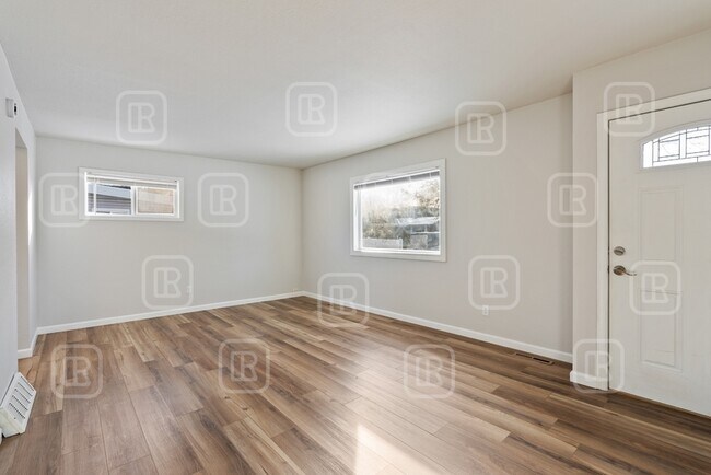 Building Photo - 6523 E 9th Ave