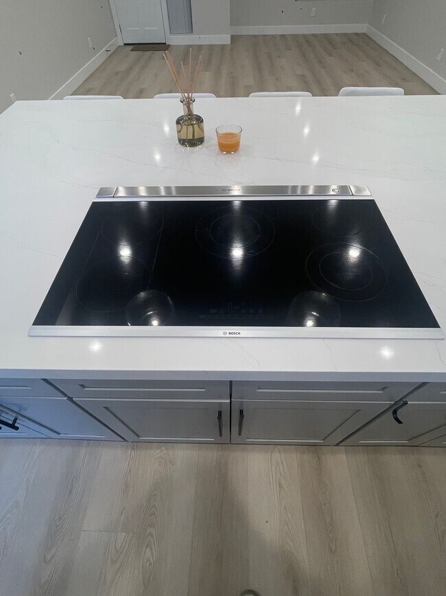 Foto del edificio - Fully Renovated Home in Millcreek – Modern...