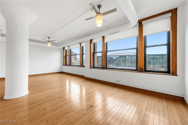 Building Photo - 2077 E 4th St