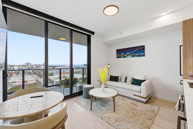 Foto del edificio - 7144 Byron Ave