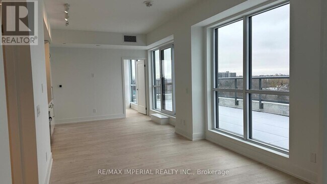 Photo du bâtiment - 181 Sheppard Ave E