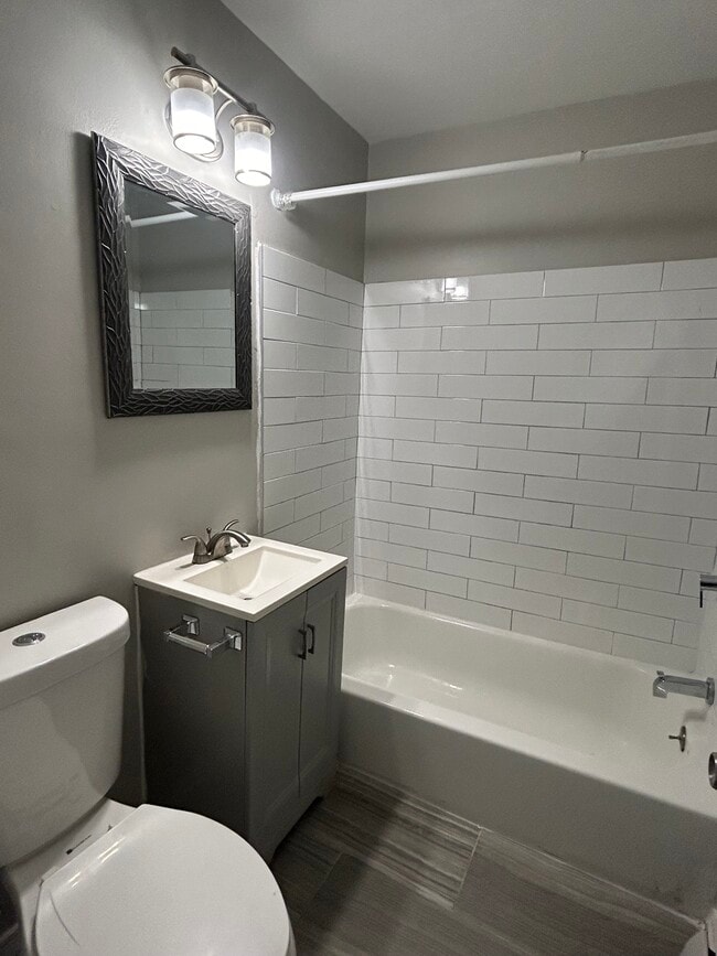 Building Photo - Weymouth Court Apartments