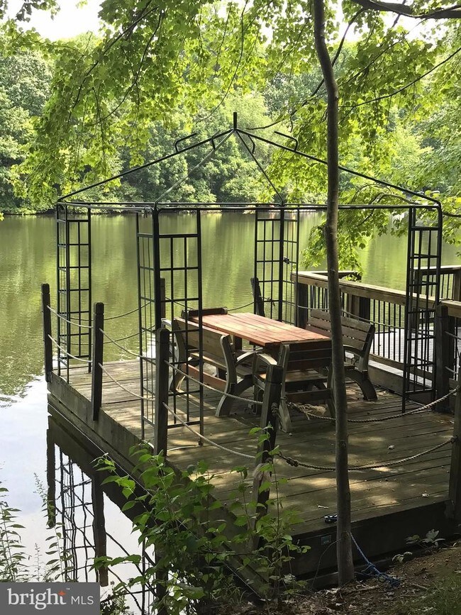 Building Photo - 2502 Brenton Point Dr