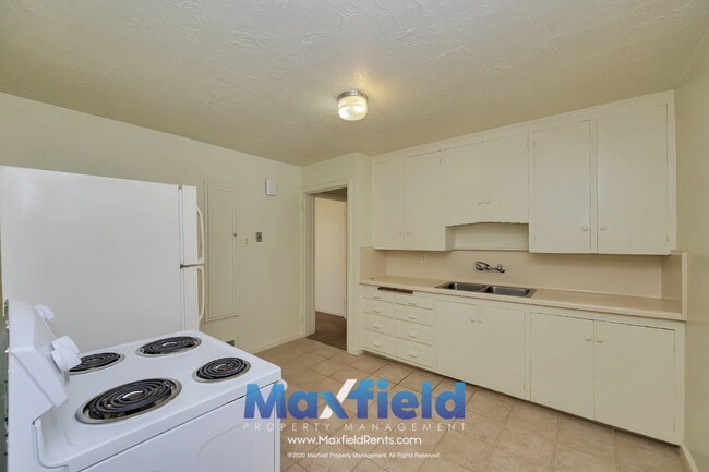 Building Photo - LEASE SPECIAL ! Sugarhouse Bungalow 2 BD 1 BA 1GA - 1500+ sq ft