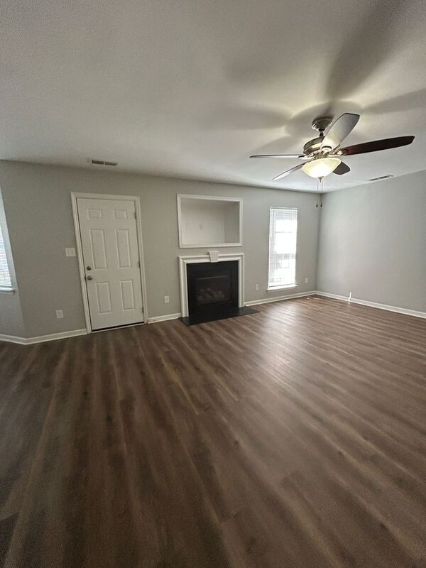 Building Photo - 10904 Elm Bend Dr