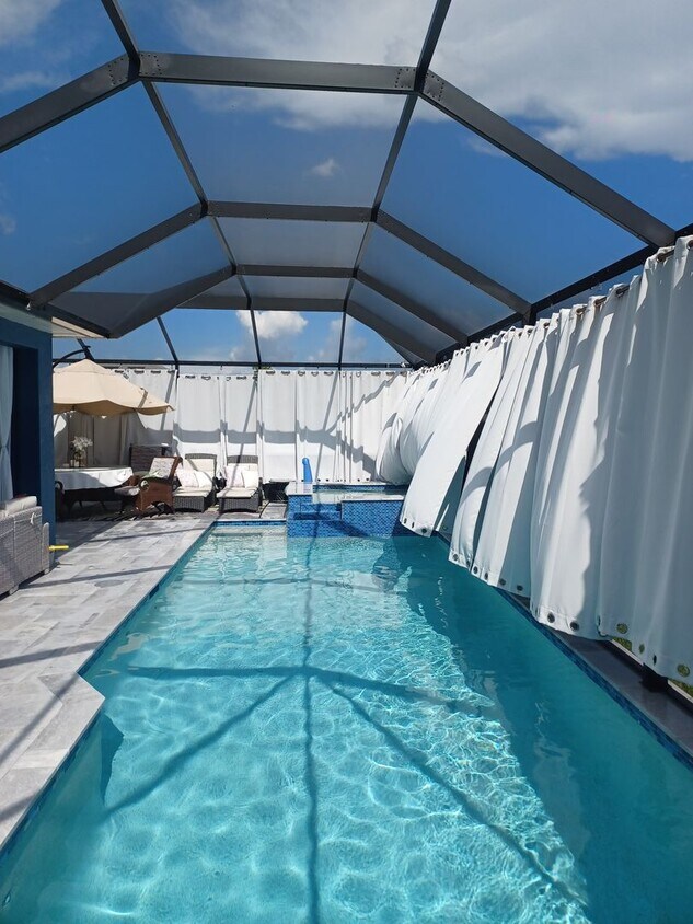 Foto principal - 2430 NW 9th Terrace