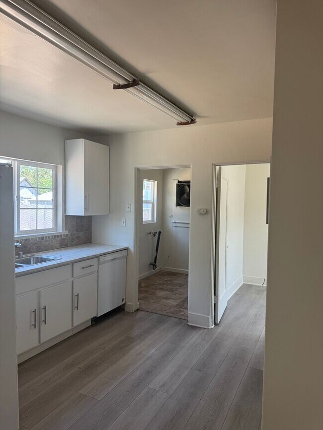 Foto del edificio - Charming 3-bedroom, 1-bath home featuring ...