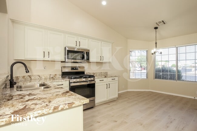 Foto del edificio - 6396 N 81st Dr