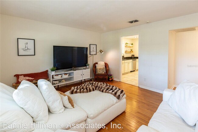 Building Photo - 2 br, 1.5 bath House - 1571 Magnolia Ave