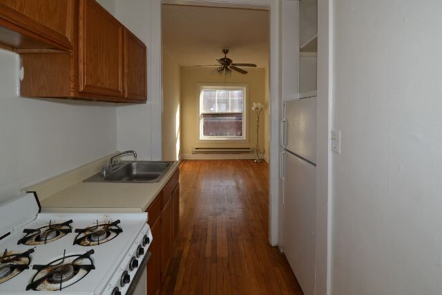 Building Photo - 836 W Cornelia Ave
