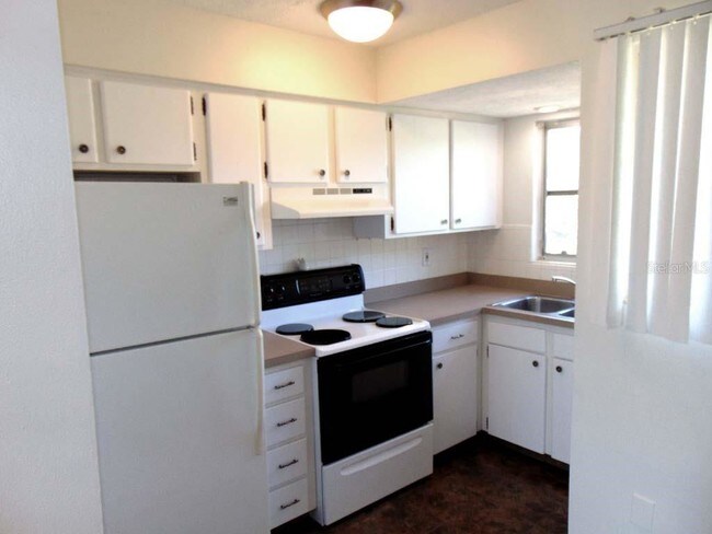 Building Photo - 3075 Los Altos Dr
