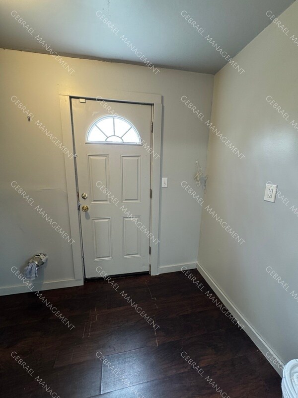 Building Photo - 1409 W Downey Ave