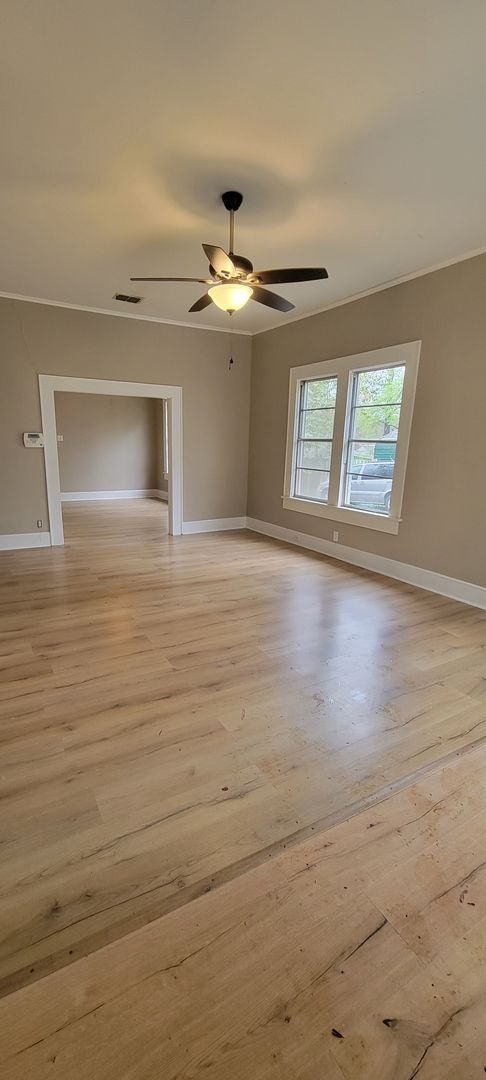 Building Photo - Charming 3 bedroom/1 bath home with high c...
