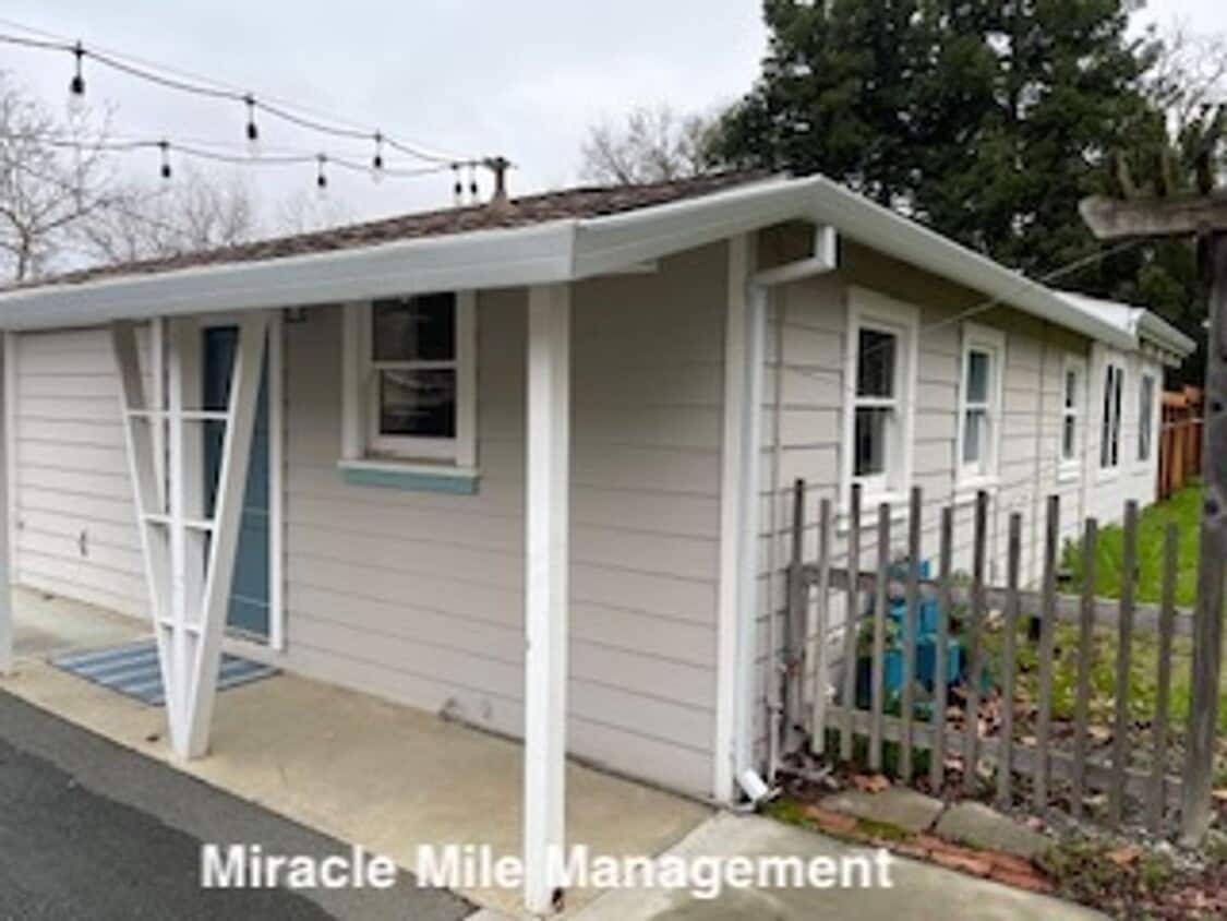 Primary Photo - 658 Olive Ave