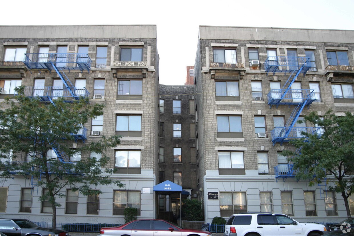 Building Photo - 8-22 W 111th St