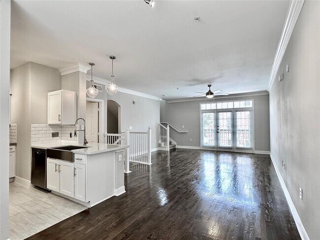 Building Photo - 15200 Memorial Dr