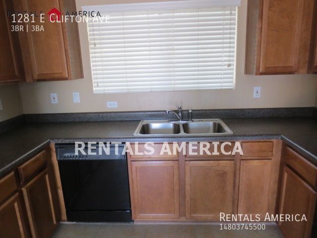 Foto del edificio - Perfect 3 bedroom 2.5 bathroom in Spectrum...