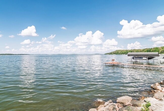 Building Photo - 5026 Lake Mendota Dr