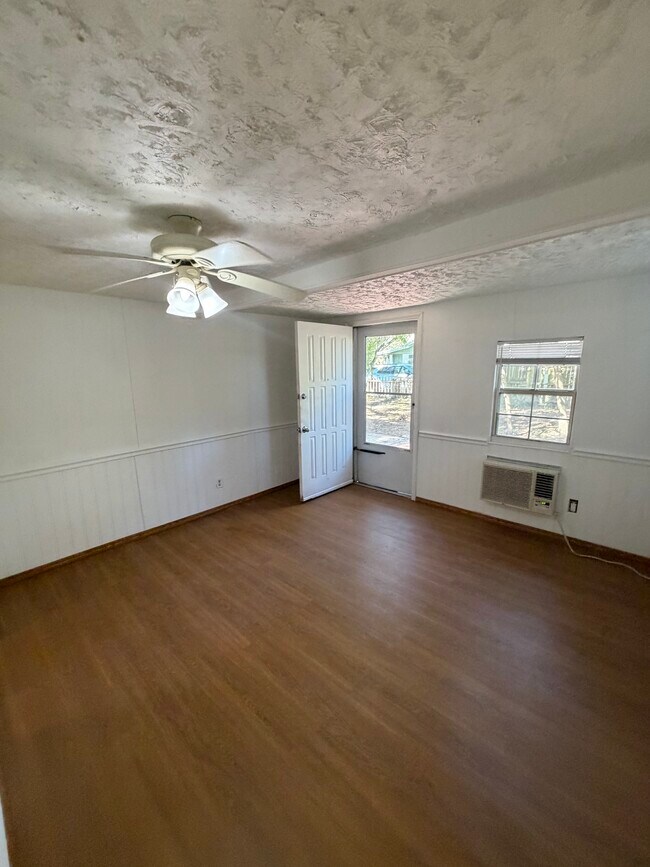 Foto del edificio - 209 Strawberry Ln