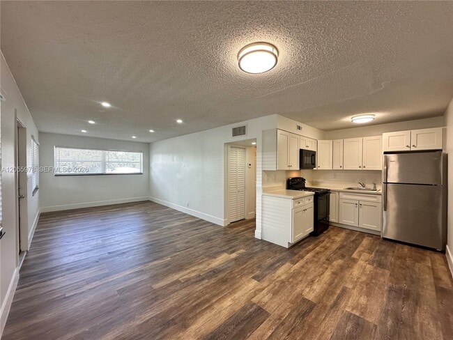 Foto del edificio - 2500 Johnson St