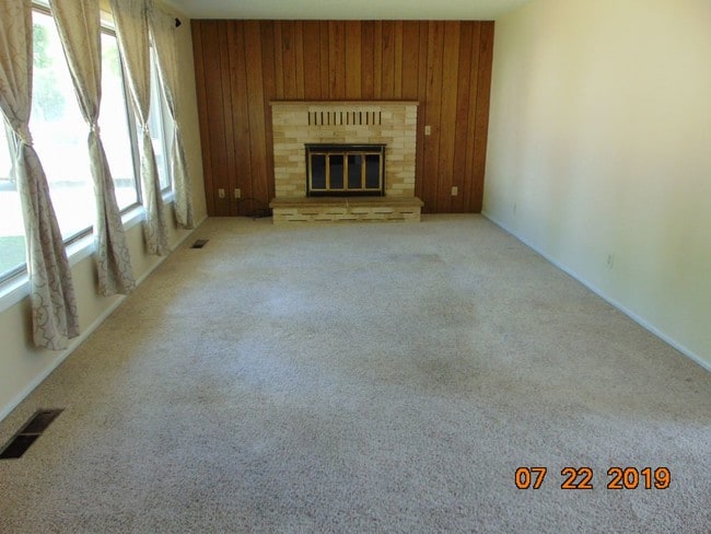 Building Photo - East Medford 3-bedroom Home