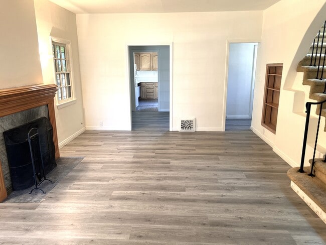 New flooring and new paint - 113 N Flores St