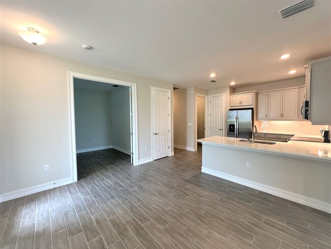 Building Photo - ** ENBROOK AT NAPLES ** 2 BED + DEN / 2 BA...