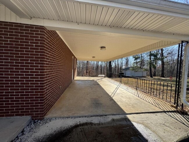 Building Photo - 3536 Doe Run Rd