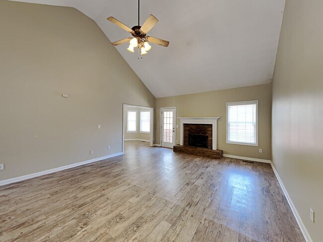 Building Photo - 107 Nelson Oaks Dr