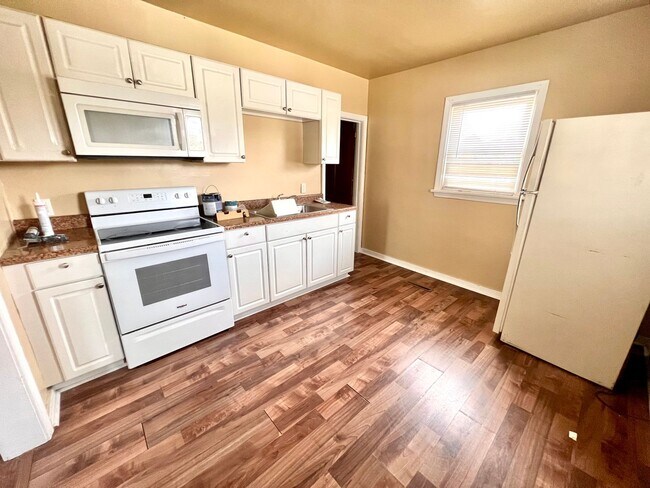 Foto del edificio - Beaver Falls - 2 bedroom 1 Bath Home