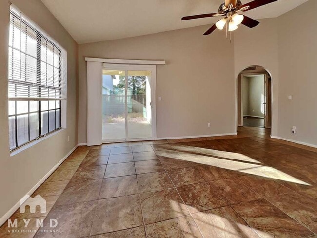 Building Photo - 8913 W Fairmount Ave