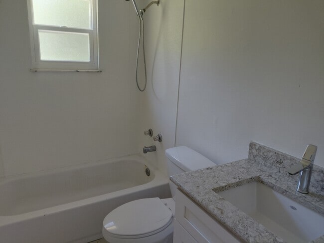 Building Photo - 811 King Orange Dr