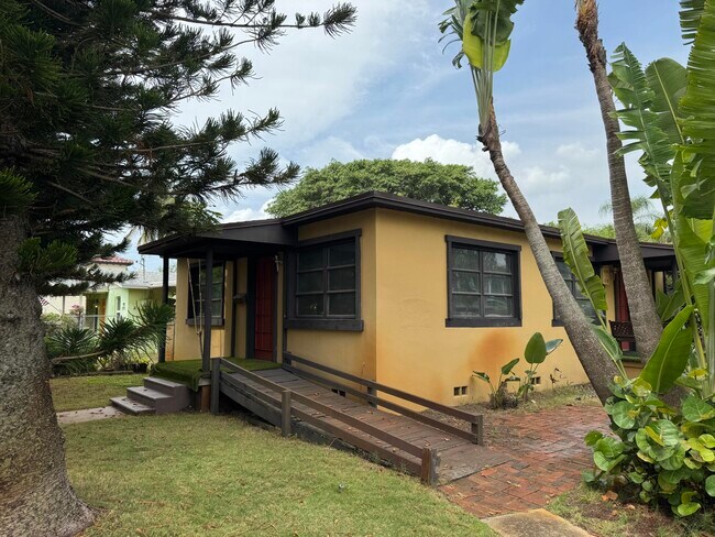 Foto del edificio - 2919 Poinsettia Ave