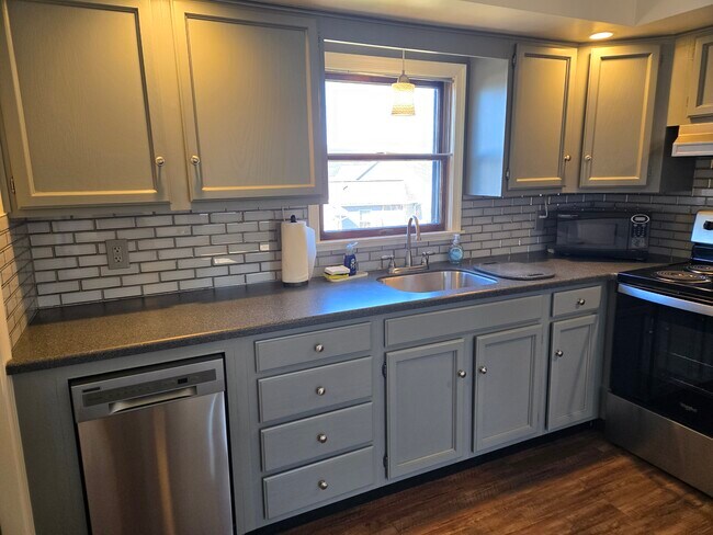 Foto del edificio - 636 W Center St