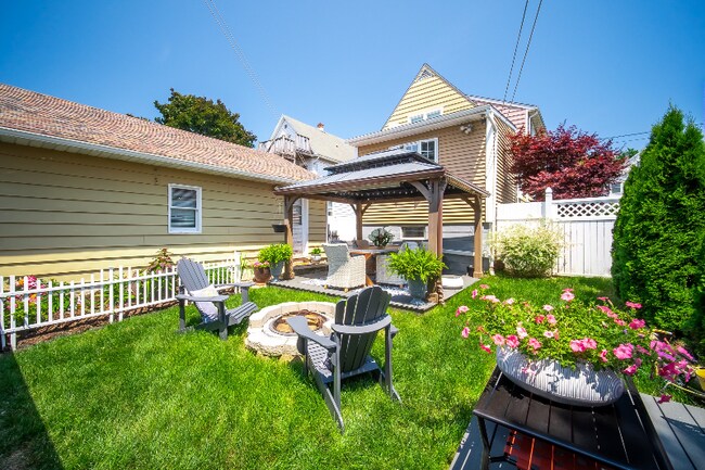 Building Photo - 369 Soundview Ave