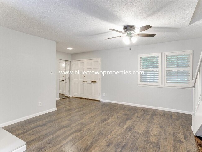 Foto del edificio - 462 Westview Terrace