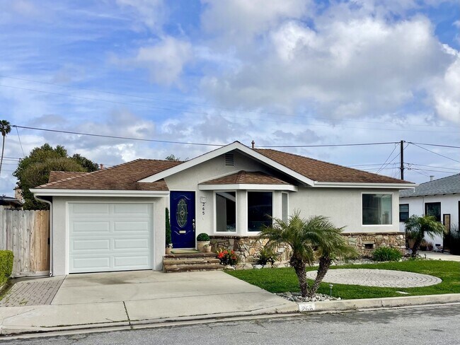 Building Photo - Desirable Shell Beach Home - A few houses ...