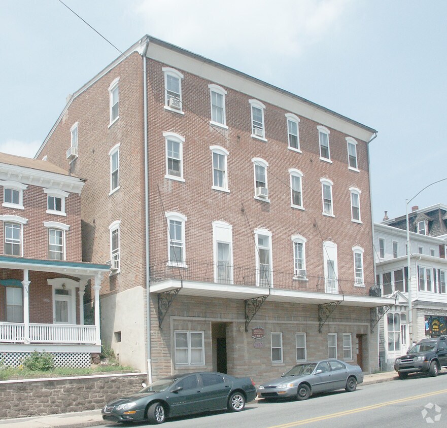 Primary Photo - 339 Main St