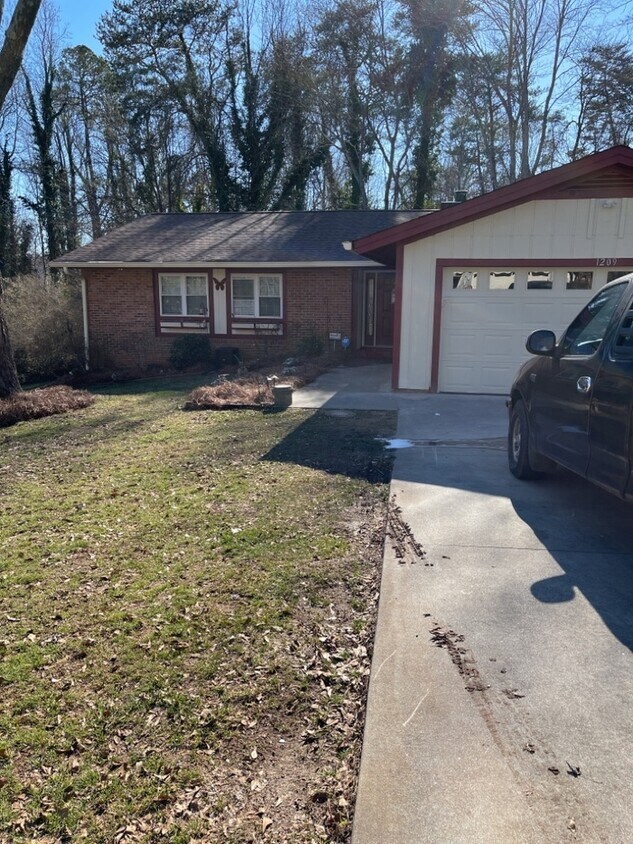 Lovely Remodeled Home House Rental in Taylors, SC