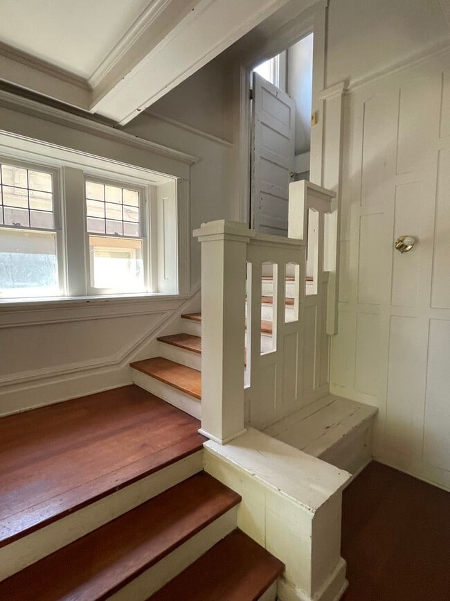 Building Photo - Beautiful Avenues Studio Apartment in Salt Lake City!