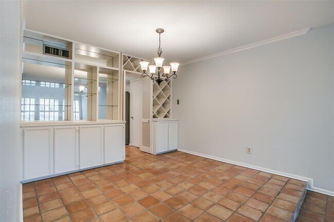 Foto del edificio - 8934 Chatsworth Dr