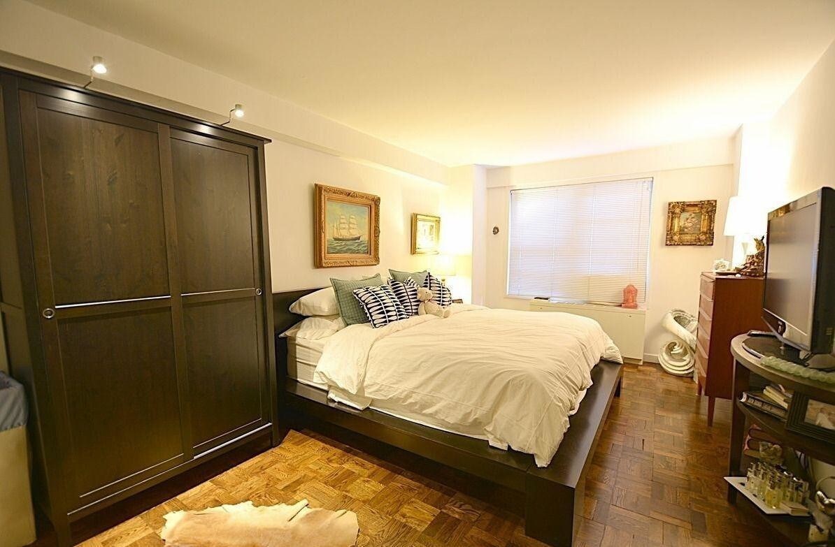Foto principal - 511 E 80th St