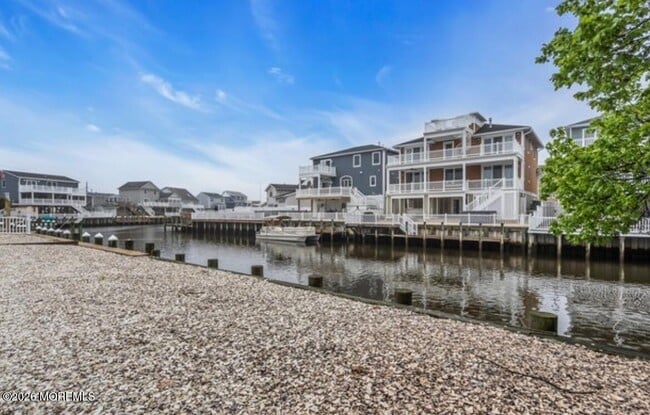 Building Photo - 129 Jeteemale Dr