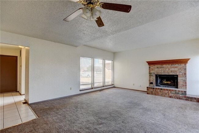 Building Photo - 3 Bedroom/2Bath/2Car Duplex- 2 Car Garage-1.5 from Chilsholm Creek