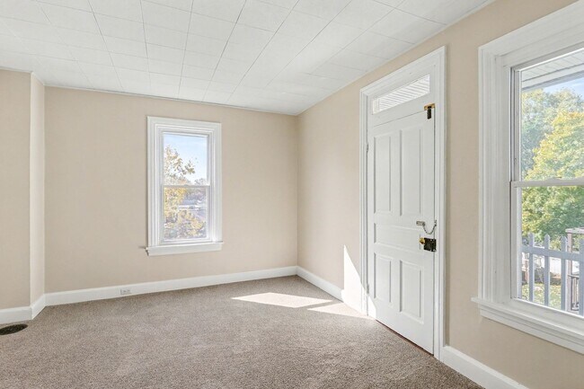 Foto del edificio - Three bedroom, 1.5 bath duplex